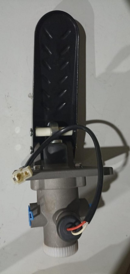 Клапан тормозной с педалью XGMA