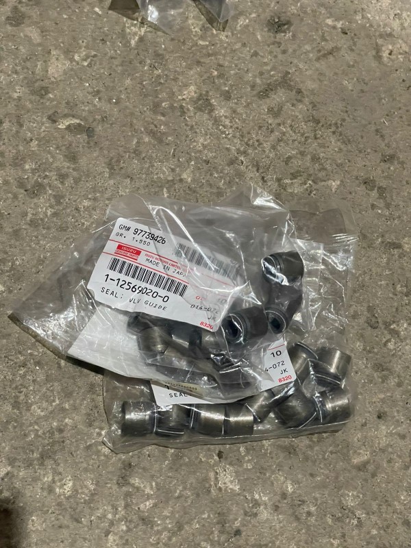 Колпачок маслосъемный, 6WG1 Isuzu