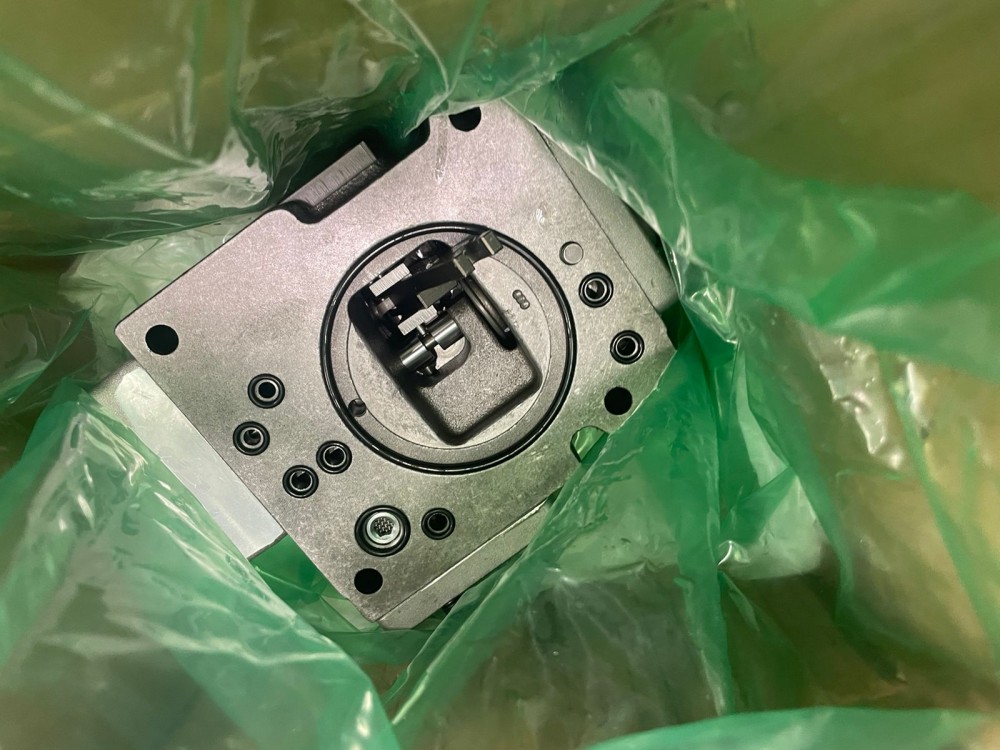 Регулятор главного насоса Hyundai R200W7 XJBN-00791